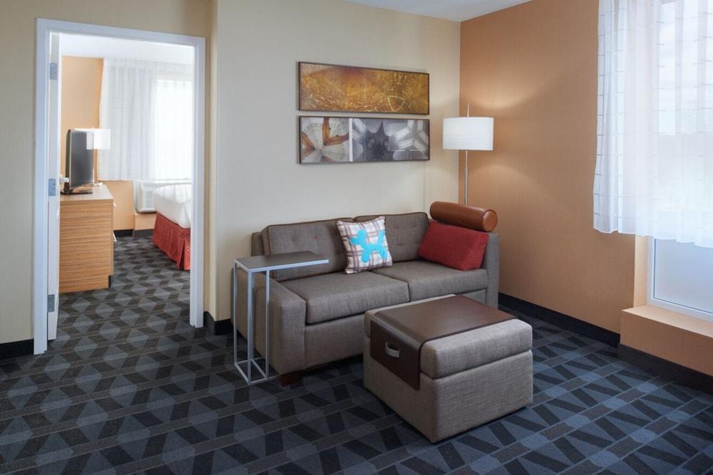 Towneplace Suites By Marriott Grand Rapids Airport Cascade Exterior foto