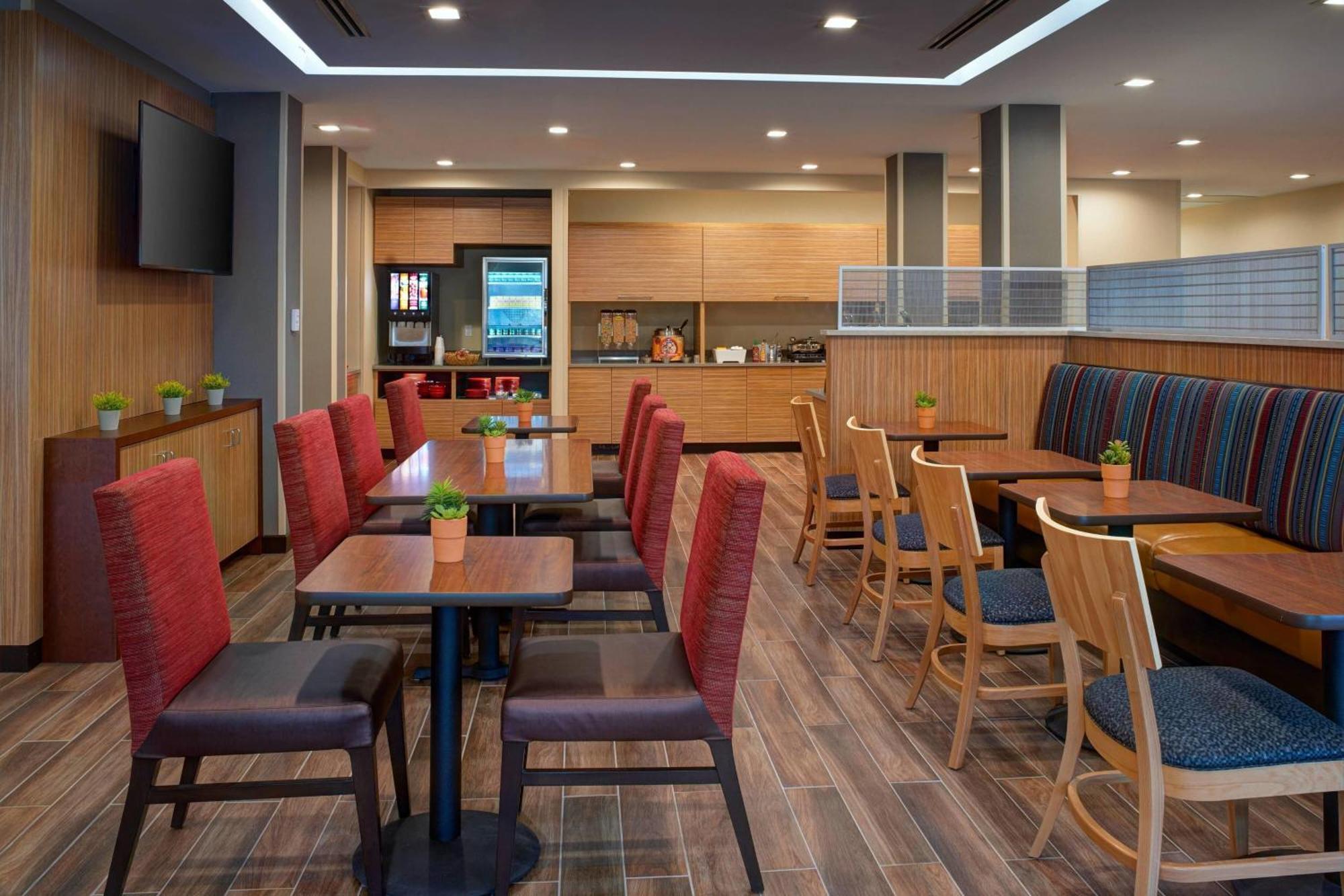 Towneplace Suites By Marriott Grand Rapids Airport Cascade Exterior foto