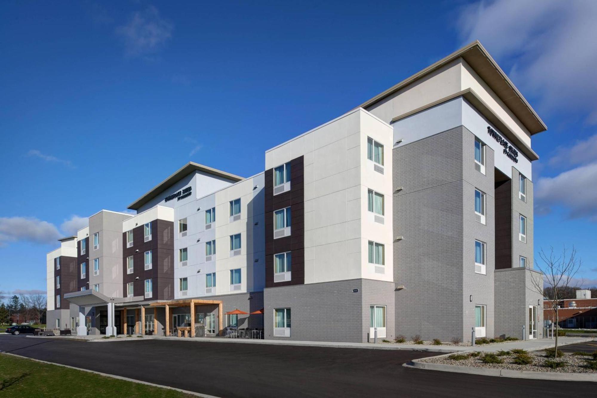 Towneplace Suites By Marriott Grand Rapids Airport Cascade Exterior foto